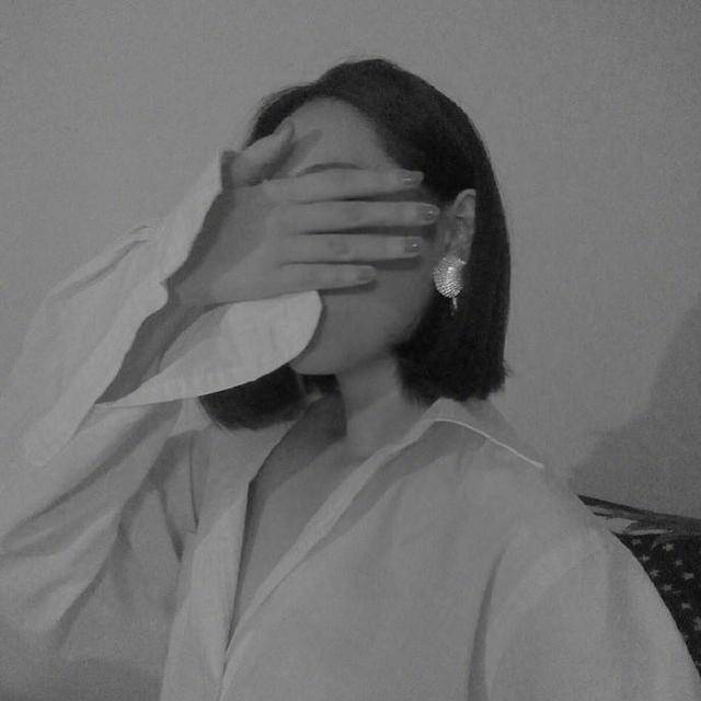 很火的霸气高冷的句子:女孩子要先环游世界,再去拥抱爱情