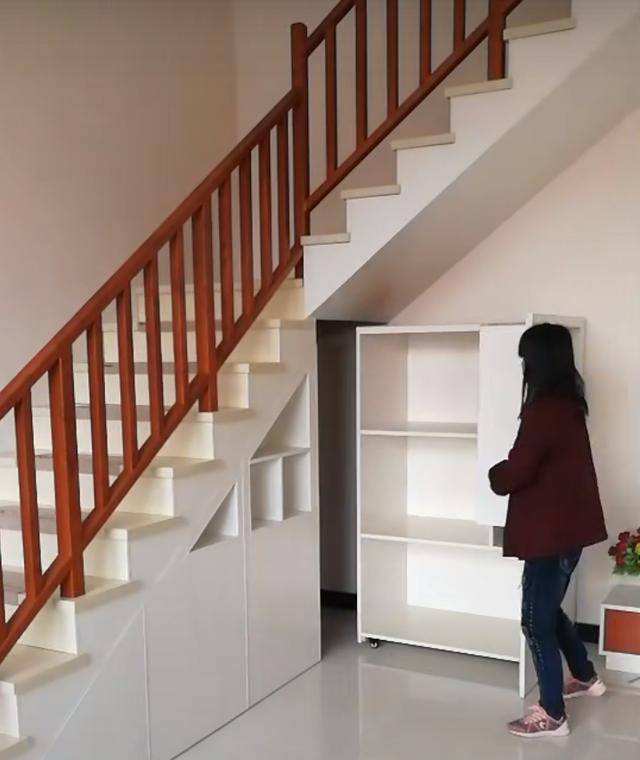 这样的楼梯间设计简直太棒了,每一寸空间利用的都是非常到位