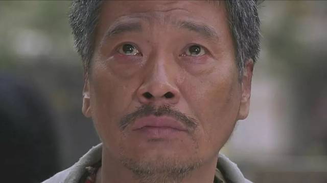 而吴孟达,就像是影片里的那个"黄金右脚",在成全了"大力金刚腿"之后
