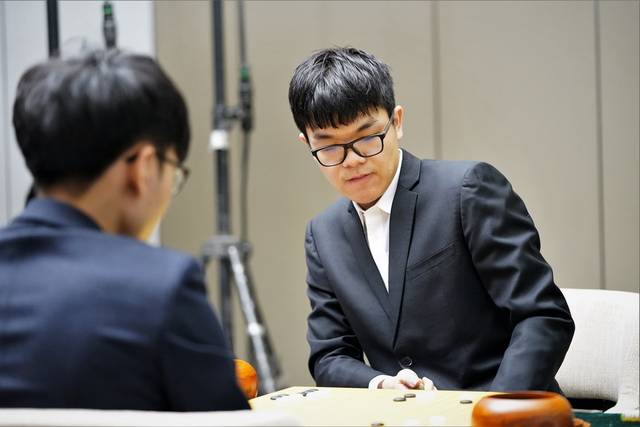 百灵杯柯洁零封申真谞 捧起个人第七个世冠