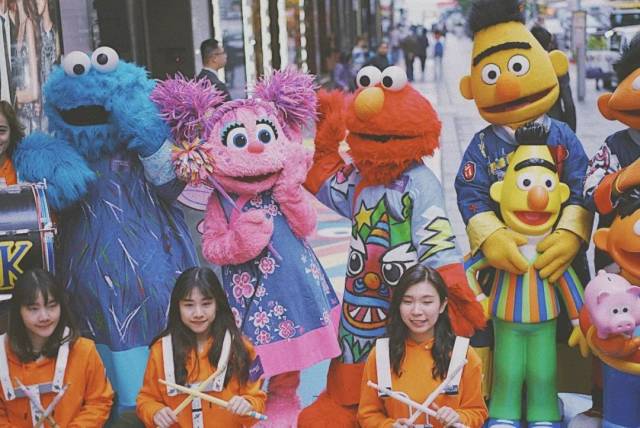 铺 电话:( 852)3108 2181 sesame street parade 《芝麻街》新年巡演