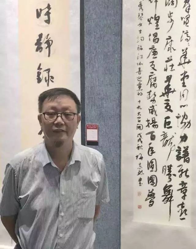 梁嘉俊:现为广东省书法家协会会员,江门市青年书法家协会副秘书长.