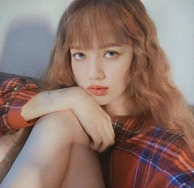 blackpink成员一张自拍半小时获得60万赞!lisa新发色"