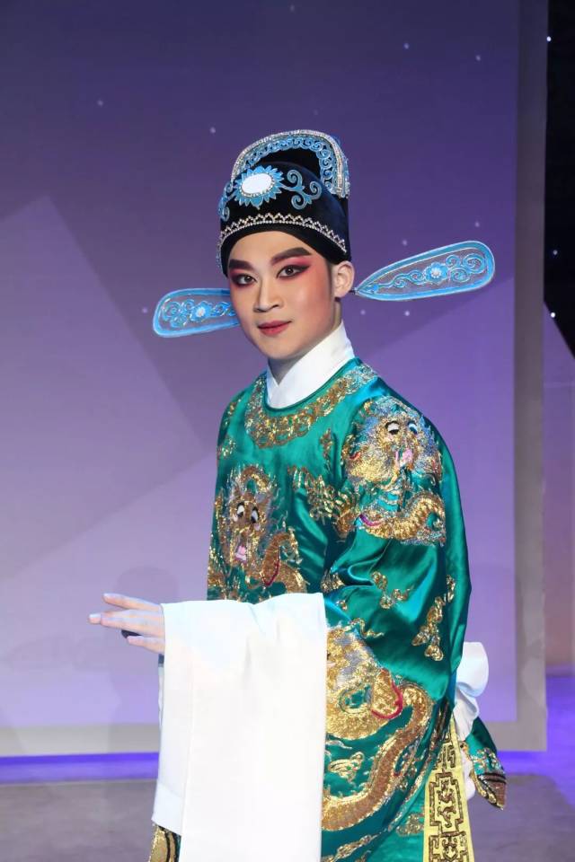 饰李兆廷 (再芬黄梅优秀青年演员) 饰冯益民 02 经典黄梅戏《天仙配》