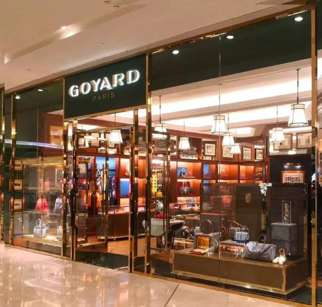 9 goyard ifs店 地址:ifs二楼 这个防水的经典款是绝对的爆款,容量