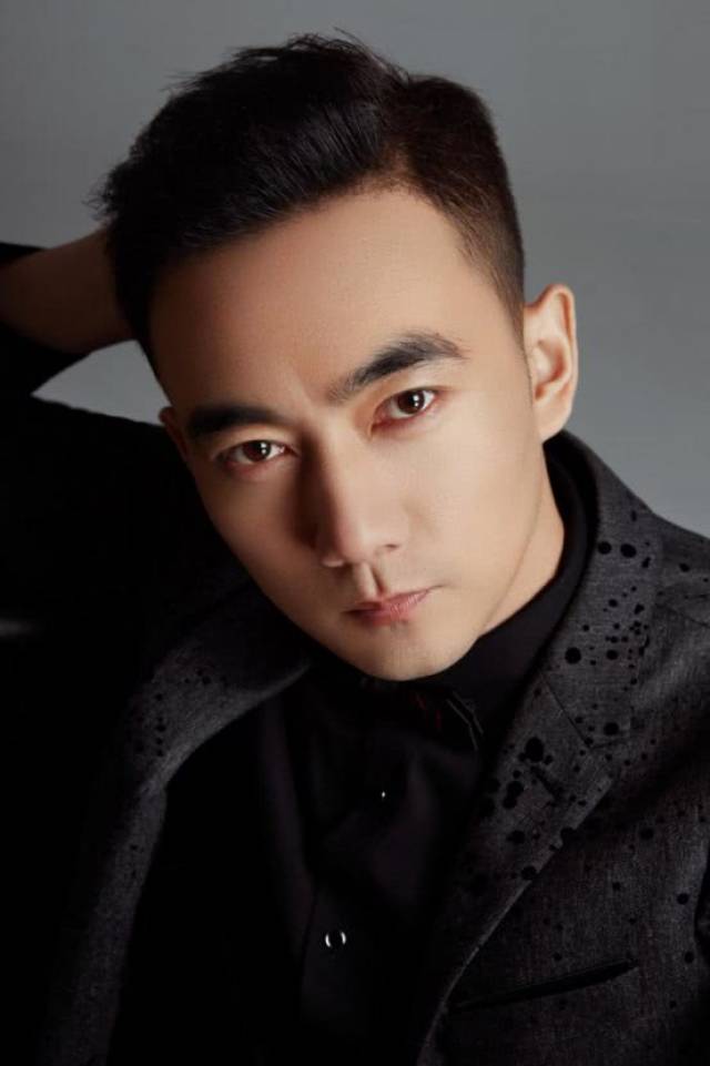 夏德俊写真曝光,"暖男"与"型男"你更爱哪一面的他?