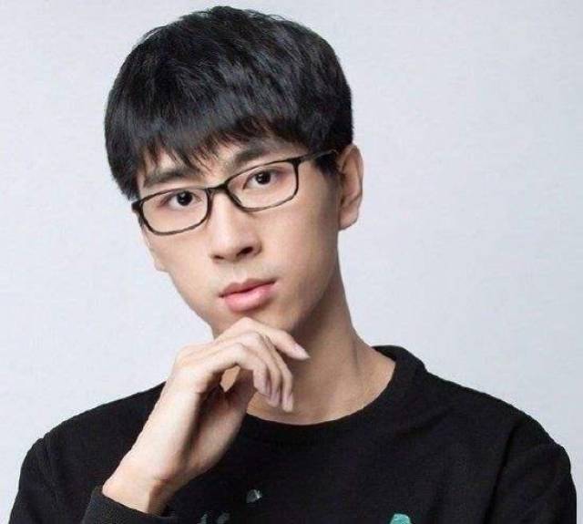 余小c猴哥峡谷相遇,兰林汉:c皇的狗头厉害吧?我养的!