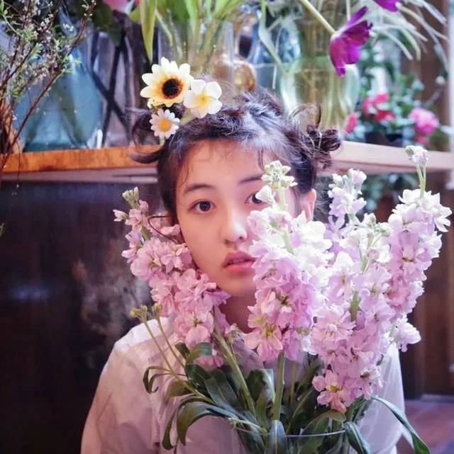 女生头像 | 阳光下的泡沫