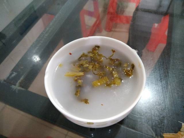 郴州 还有一个特点,稀饭,咸菜免费.