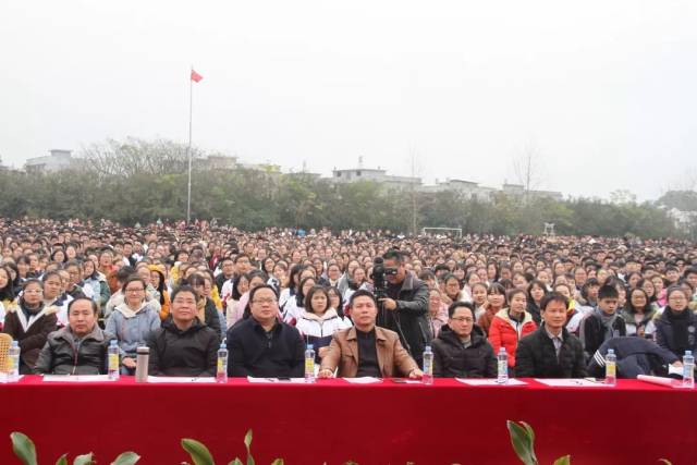 共唱改革赞歌,同谱锦绣篇章—瑞金一中庆祝改革开放四十周年暨2019迎