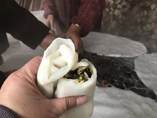 藤羹,是诸暨市的一道传统小吃,一种用早籼米精制而成美食,当地人们将