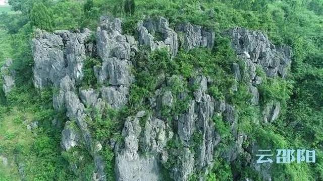 鸟瞰鸡公岩