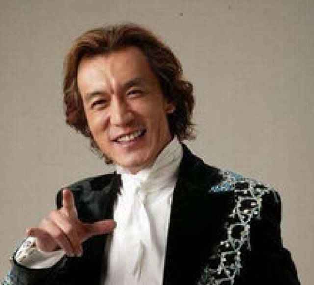 哈文晒出李咏美国墓地,竟发7字透露不回国原因?网友:太心酸!