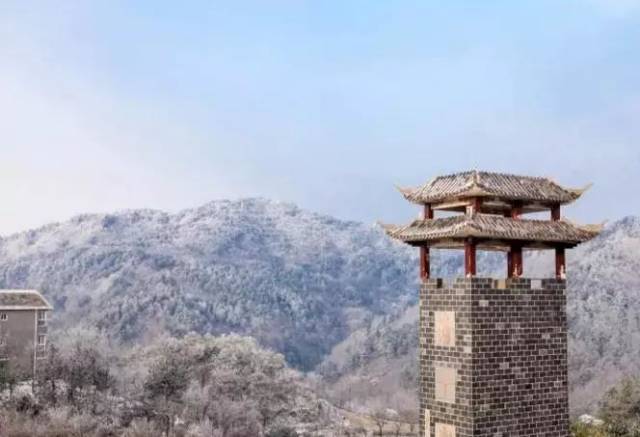 木兰清凉寨滑雪场 位于黄陂区蔡店乡刘家山村境内 清凉寨海拔最高达