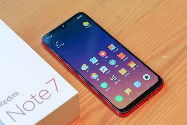 是小米独立品牌redmi品牌成立后的第一款手机,红米note7拥有双曲面2