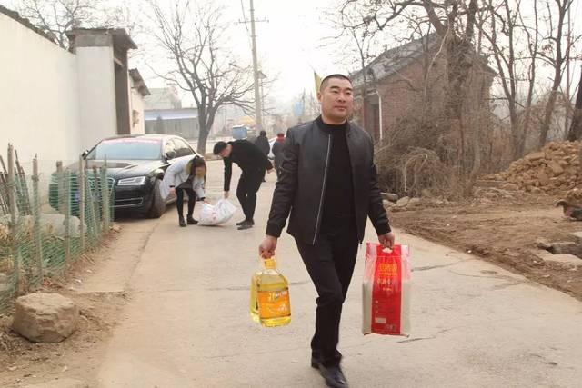 伊川爱心春晚"暖冬行动"走进吕店镇温沟村!