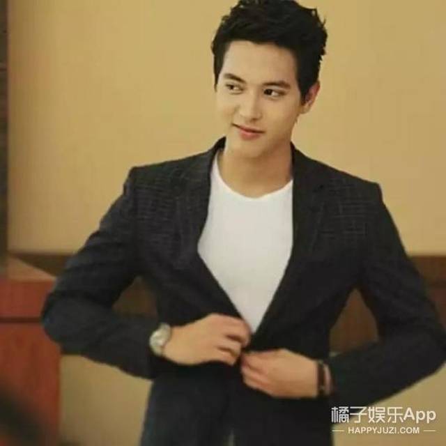 三胖的真名叫james jirayu,身高184cm,1993年出生的中泰混血,演员