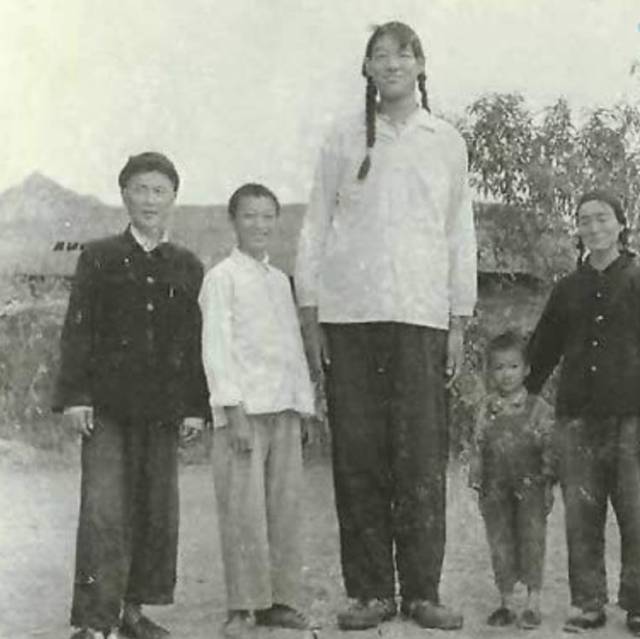 世界上腰最细的女人 在吉尼斯世界记录还没有进入中国之前,中国就出现