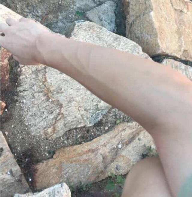 男人手臂太细,像女人一样怎么办?练出麒麟臂,这2个动作少不了