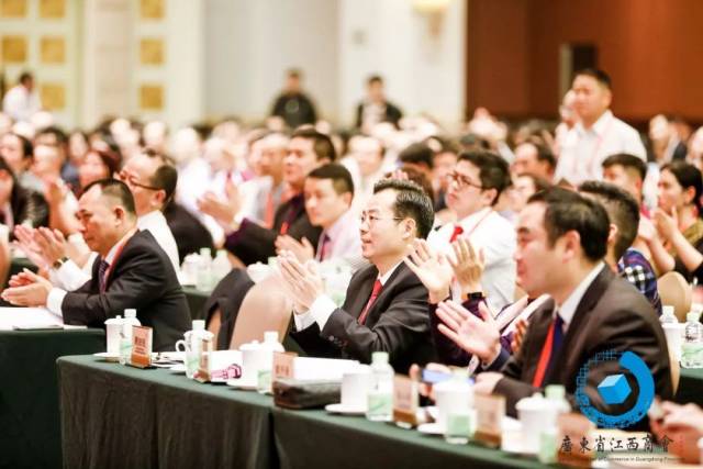 会议对以上五个议案进行了举手表决并全票通过.