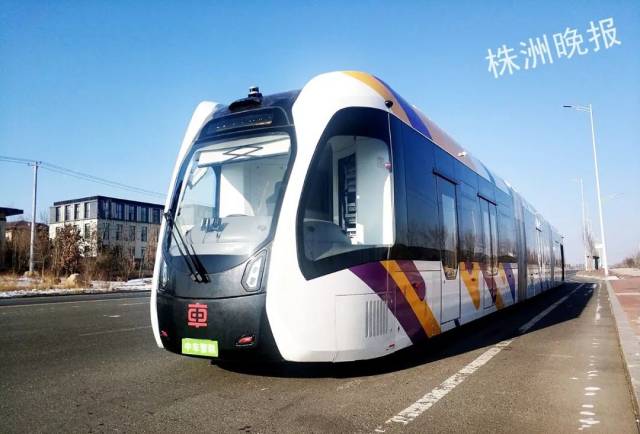 株洲造智轨电车亮相哈尔滨街头,充电10分钟续航25公里