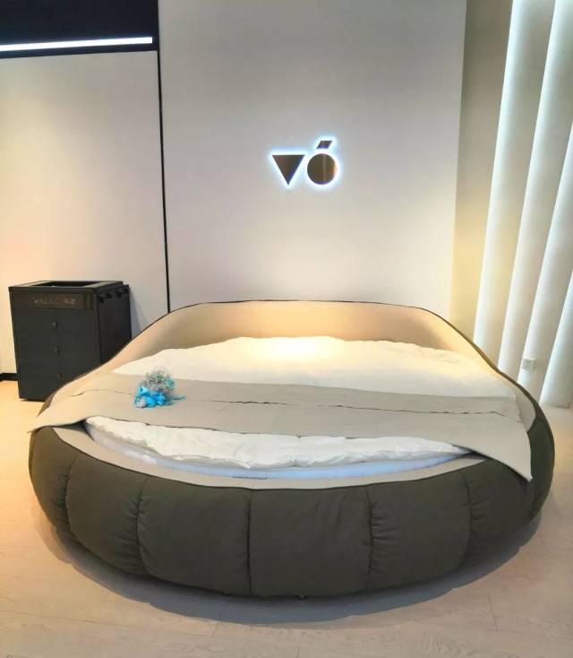 热 烈 欢 迎 慕思集团旗下品牌 v6 sleep 入驻 对于色彩, 有着独到的