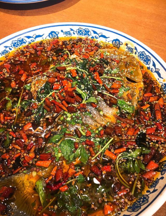 重庆最火的川菜馆!它凭这一手招牌菜,3年就登顶重庆江湖菜第一