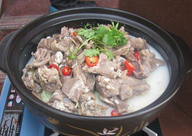 炖羊肉别再用花椒和大葱了,用它炖,羊肉易烂没膻味