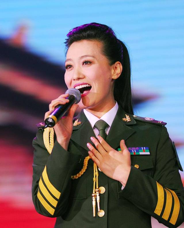 歌手没有,这更是一个误导,歌唱家原本人家就是比如中央歌舞团或者是
