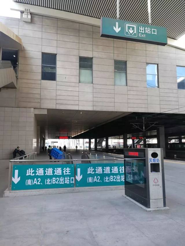 如果走站台东侧地道,可一直往南走,即可到达南a2出站口