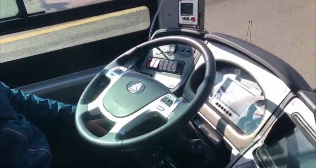 无人驾驶公交车! 已经上路啦!驾照是不是没用了