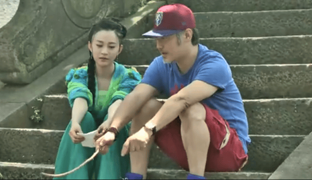 吴秀波曾面对镜头称陈昱霖就像自己的孩子,看她演戏紧张的一身汗