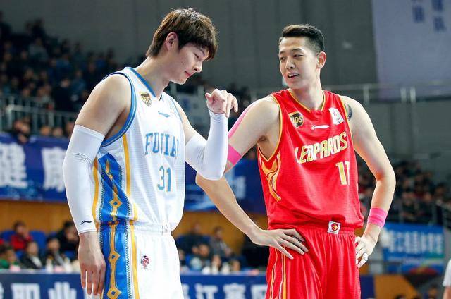 王哲林作为大中锋,身高2米14,他和周琦是中国男篮内线的希望.