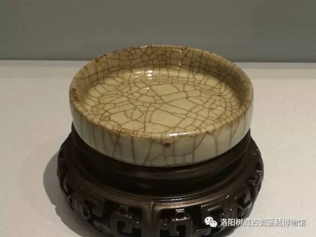 后朝仿宋代哥窑瓷器仿得怎么样?看看能乱真吗?