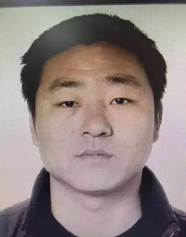 泗洪法院张贴悬赏公告,"老赖"高清照曝光,80后小伙欠债100万