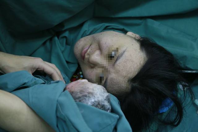 中国首例!女儿"借"母亲子宫,成功在西安生下自己的宝宝