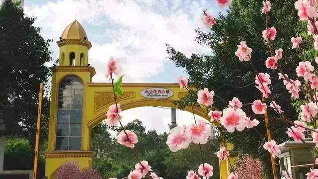 南湾街道 花市地点:龙岗区南湾街道沙平北路556号百合花卉小镇 (丹平