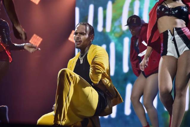 新专辑要凉?chris brown因强奸被捕