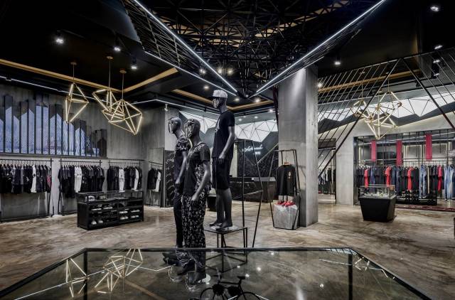 男装店装修怎么设计好看?黑白色调男装店装修效果图赏析
