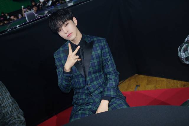 seventeen贵族后裔,seventeen李知勋 seventeen出席第八届goan chart music awards的相关照公开.