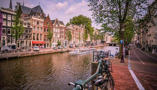 荷兰永居及快速入籍条件、荷兰护照在手、世界