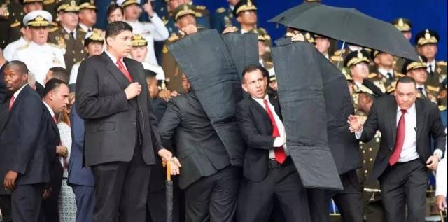 突发:委内瑞拉一滴血没有流!警察军队一枪没有