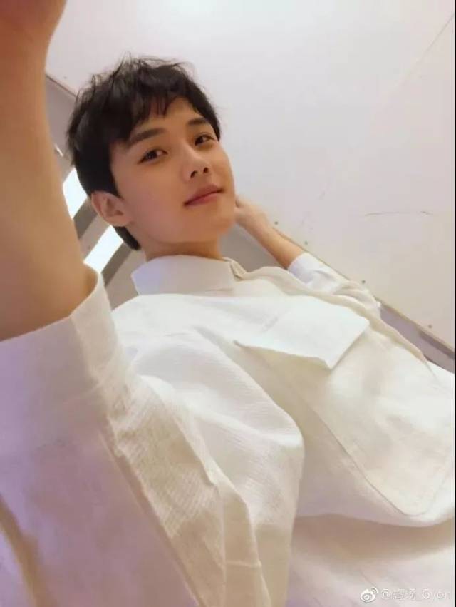 一起来看185帅哥在线唱歌_手机搜狐网