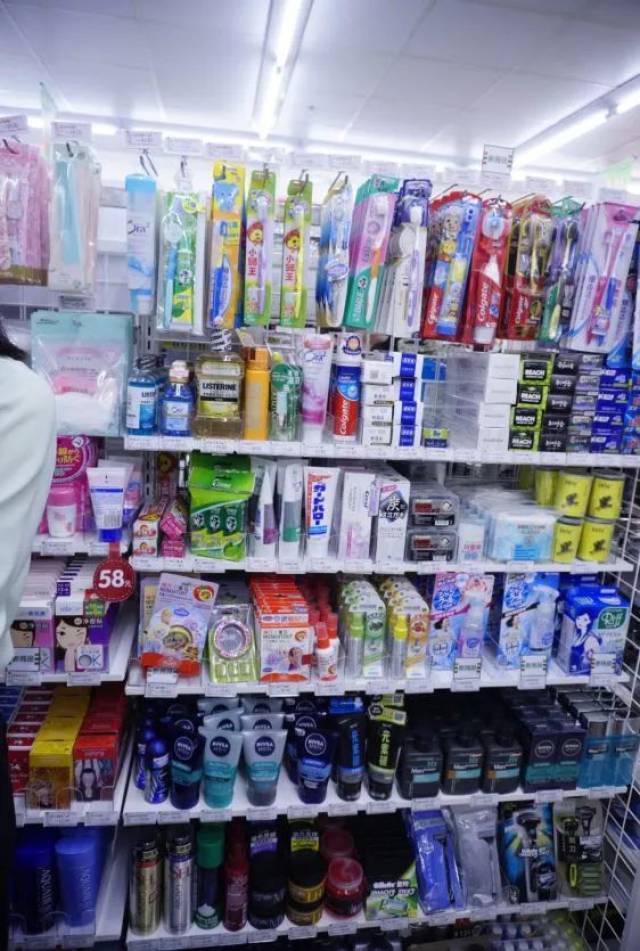 美宜佳作为一位全能型选手 除了好吃哒,这里也有很多 日用品
