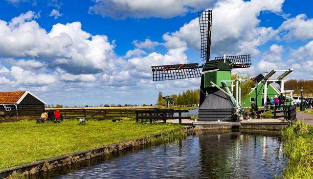 荷兰永居及快速入籍条件、荷兰护照在手、世界