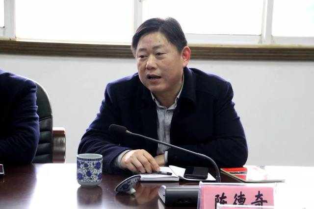 考察团一行走看高级中学校园 湖南省宁乡市人民政府副市长陈德奇讲话