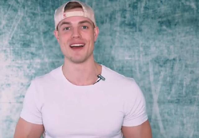 男人胸肌平坦,如何增加胸肌内侧厚度?肌肉小伙