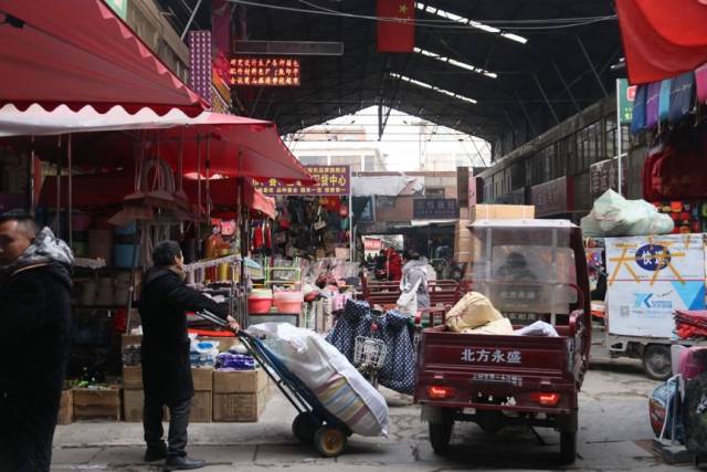 洛阳纪行:卢舍那大佛,拖拉机与关林批发市场