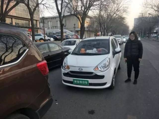 电动四轮车无牌照.