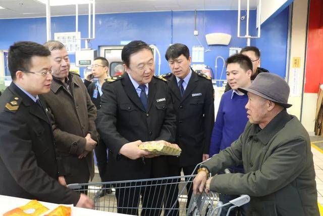 「头条」鄂尔多斯市食品药品监督管理局局长韩玉光检查春节前食品药品